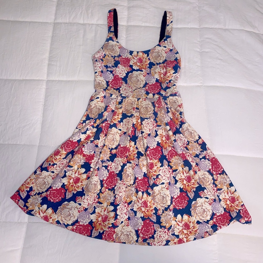 MINKPINK Low back, adorable summer or spring dress